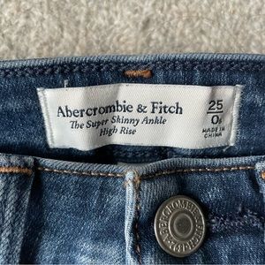 Abercrombie & Fitch Super Skinny Ankle High Rise jeans size 25 / 0